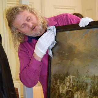 Paintings from Kroměříž casle receive special climatic frames