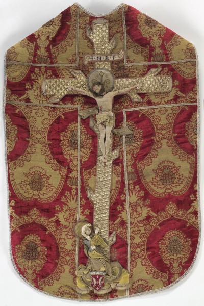 Chasuble with relief embroidery of the Crucifixion