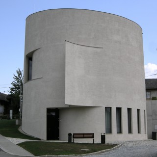 Novým kostelem v Sazovicích provede zájezd MUO sám jeho architekt